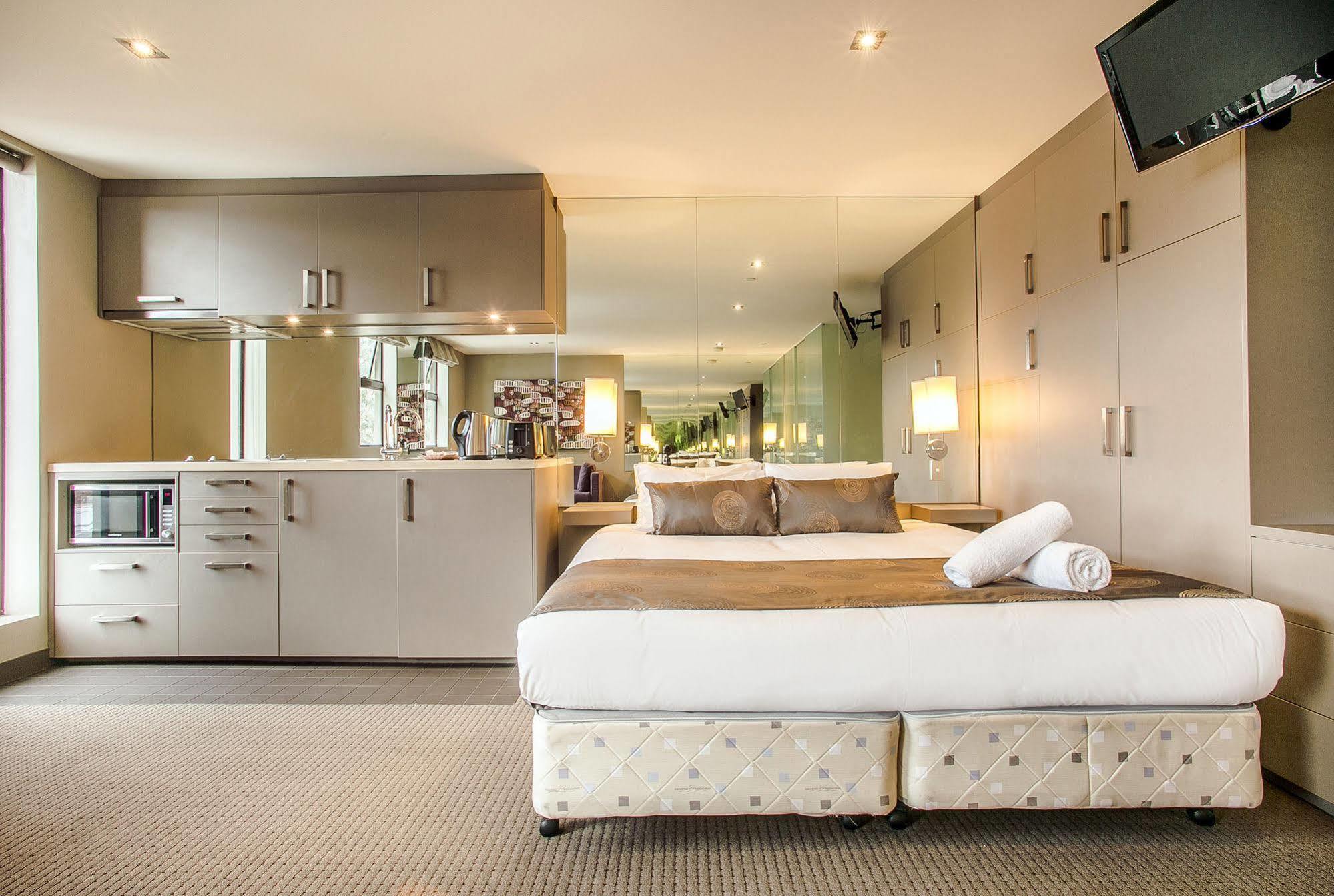 Melbourne Vivo Aparthotel Exterior photo
